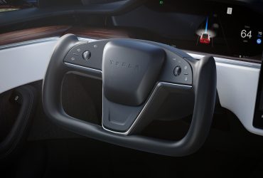 Tesla's new steering wheel: a new revolution coming up