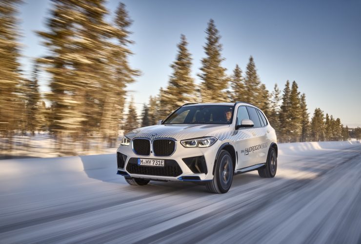 BMW iX5 hydrogen: an alternative to electric cars.