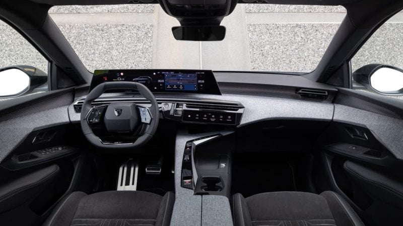 Intérieur du nouveau Peugeot 5008 électrique.
