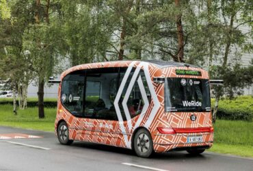 Renault focuses on autonomous driving for public transportation - SEO optimized.