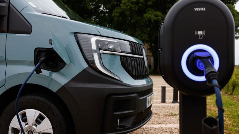 The new Renault Master E-Tech claims an autonomy of 460 km.