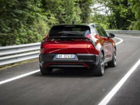 With its inclined tailgate and boomerang-shaped strip, the Alfa Romeo Junior should easily stand out in traffic