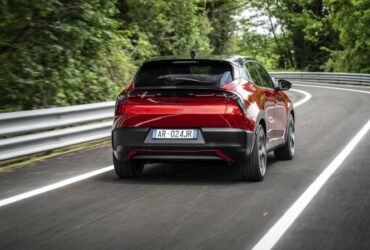 With its inclined tailgate and boomerang-shaped strip, the Alfa Romeo Junior should easily stand out in traffic