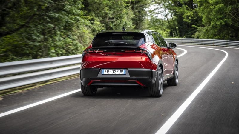 With its inclined tailgate and boomerang-shaped strip, the Alfa Romeo Junior should easily stand out in traffic