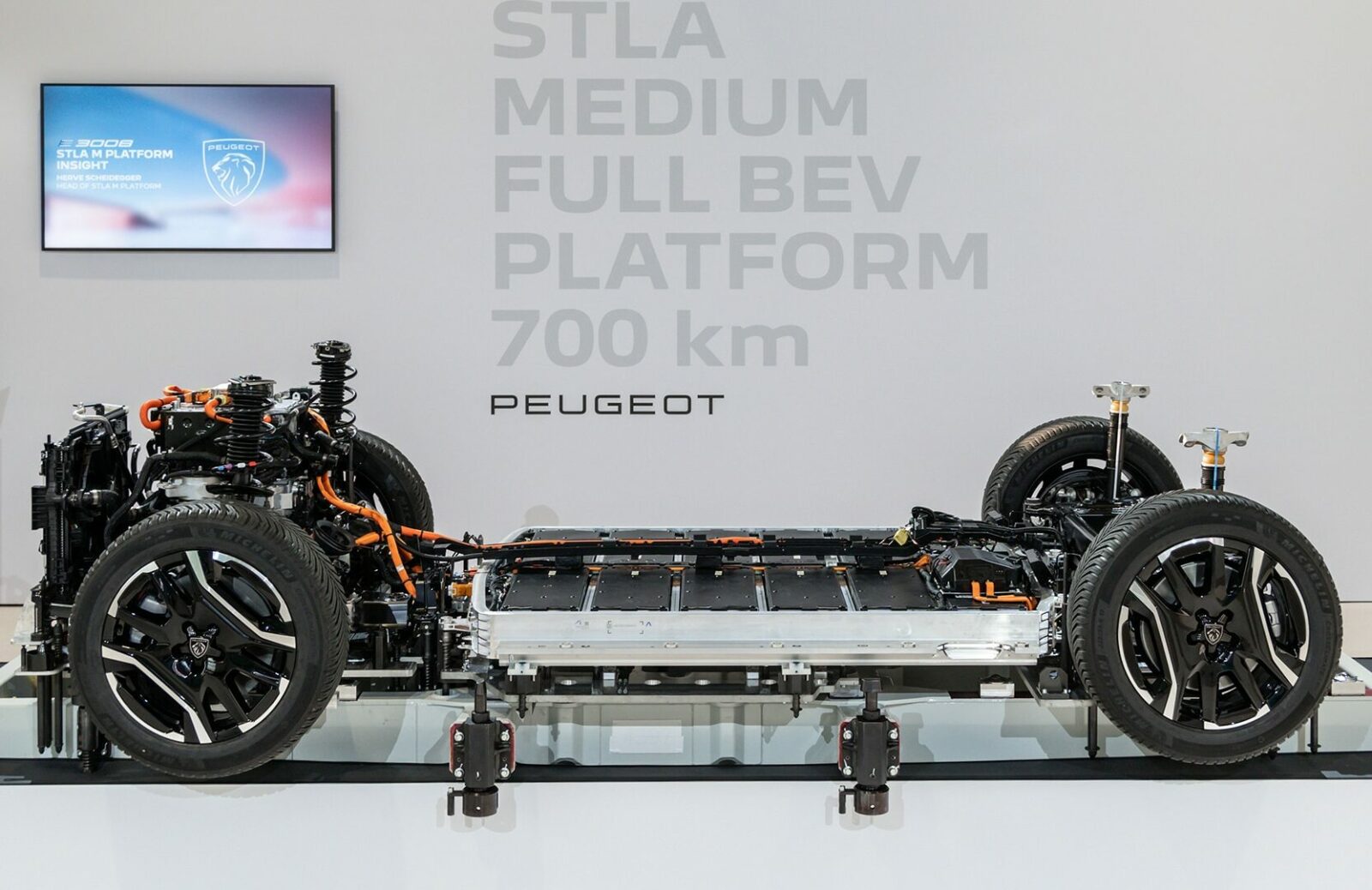 Stellantis to collaborate with CEA to enhance batteries for its electric vehicles