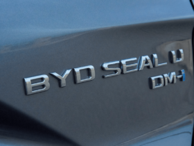 Why does BYD believe in plug-in hybrid vehicles (as well)?