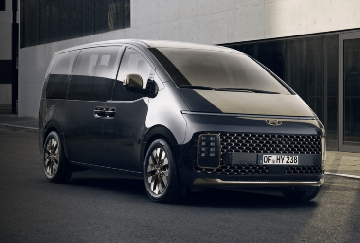 Hyundai introduces its original hybrid minivan in France